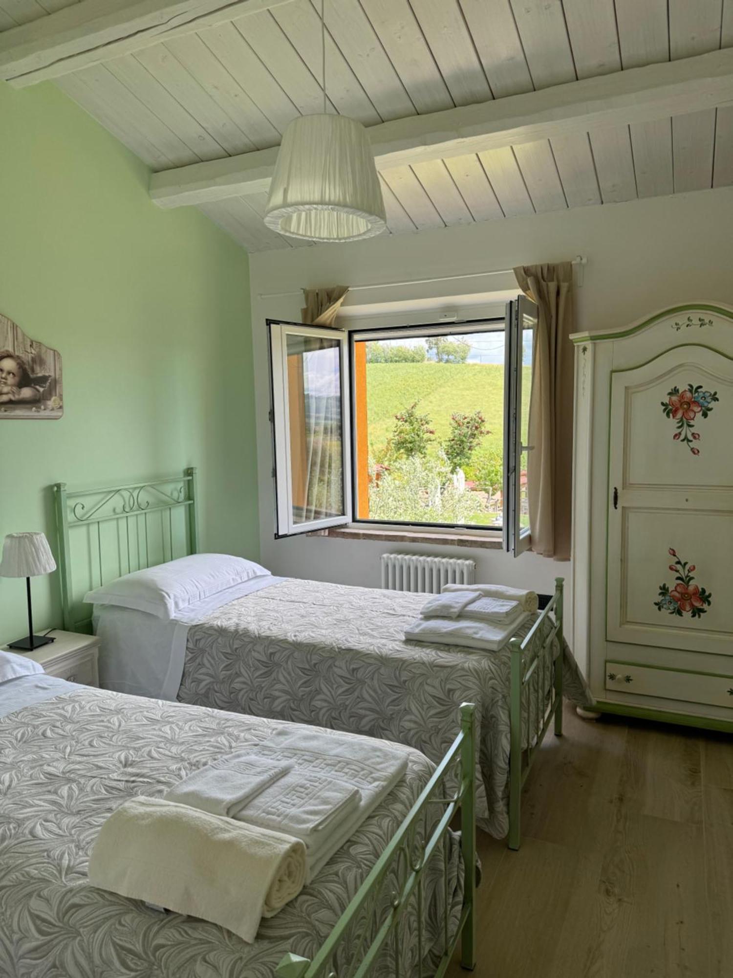 Montenovo Country House Ostra Vetere Szoba fotó